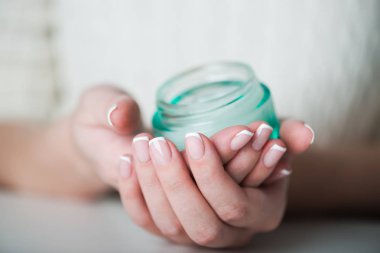 güzel kadın el kremi