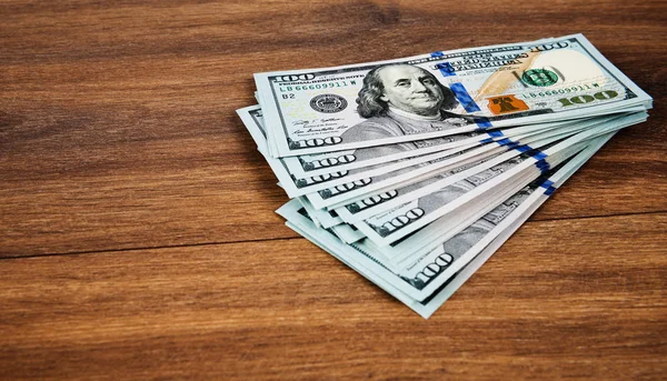 Nieuw 100 Dollars 2013 Editie Bankbiljetten Houten Achtergrond — Stockfoto