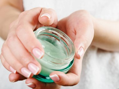 güzel kadının el kremi