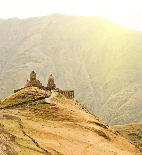 Gergeti Igreja Cristã Perto Kazbegi Stepancminda Aldeia Geórgia Cáucaso — Fotografia de Stock