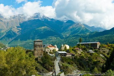 Dağ köyü antik Kuleli. Mestia, Svaneti, Gürcistan