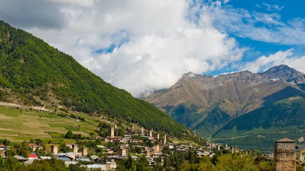 Pueblo Montaña Con Torres Antiguas Mestia Svaneti Georgia —  Fotos de Stock