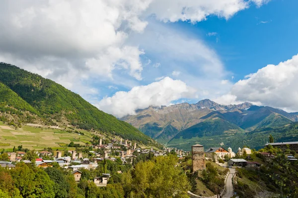 Pueblo Montaña Con Torres Antiguas Mestia Svaneti Georgia —  Fotos de Stock