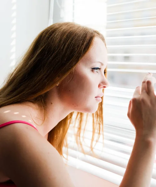Beautiful Woman Looking Out Venison Blind — Stock Photo, Image