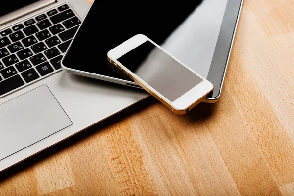 Keyboard Phone Tablet Wooden Desk — Stock Photo, Image