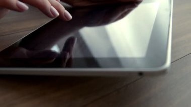 el ile manikür manifatura tablet PC'de 