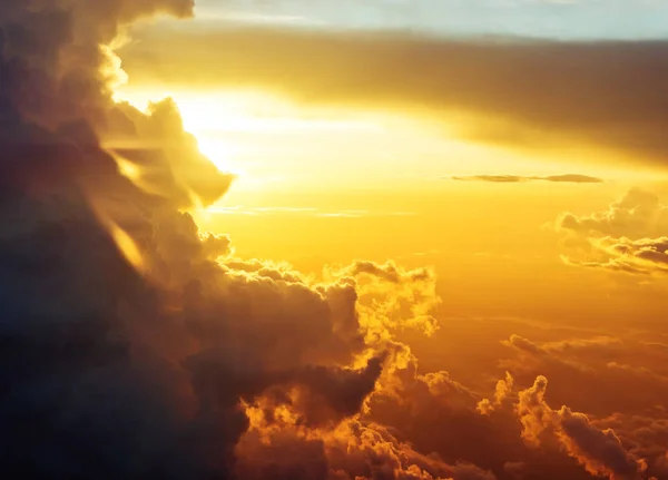Malerischer Blick Auf Den Sonnenaufgang Über Wolken — Stockfoto