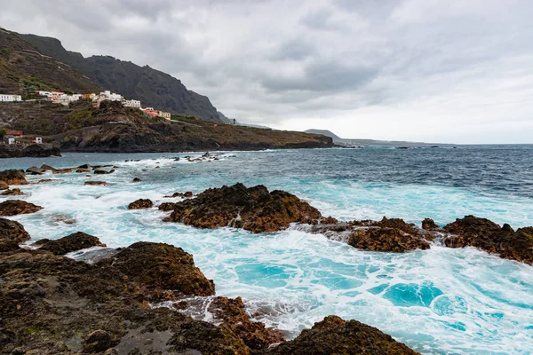 ガラチックの海岸の波と水 — ストック写真