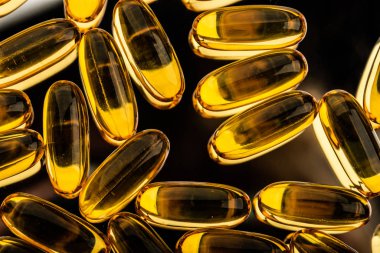 Siyah üzerine Omega 3 jel kapsülleri 