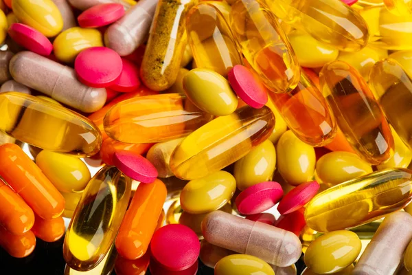 異なるカラフルな錠剤の背景画像 — ストック写真