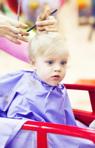 Primer corte de pelo de niño — Foto de Stock