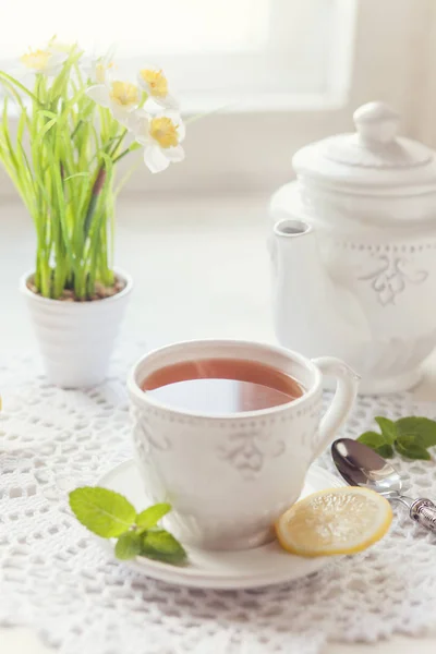 Morning tea with lemon — Stock Photo, Image