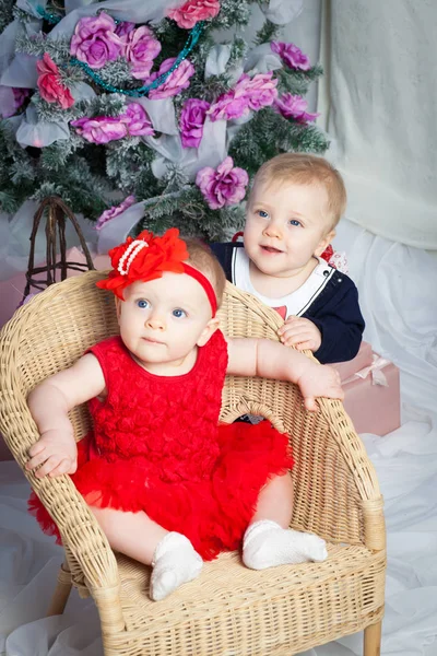 Christmas baby tweeling — Stockfoto