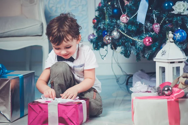 Kerst leuke jongen — Stockfoto