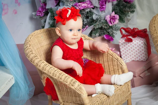 Маленькая рождественская девочка — стоковое фото