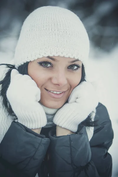 Menina de inverno bonita — Fotografia de Stock