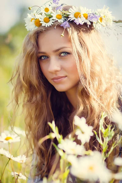 아름 다운 여름 소녀 — 스톡 사진