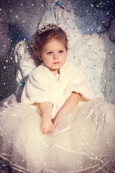 Mała księżniczka winter — Zdjęcie stockowe