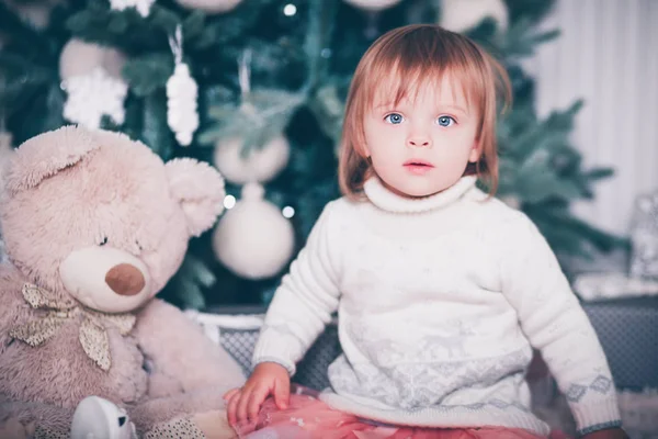 Schattig klein meisje — Stockfoto