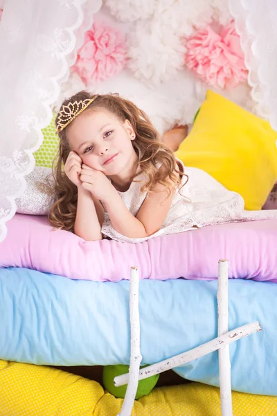 Kleine Prinzessin auf Erbse — Stockfoto