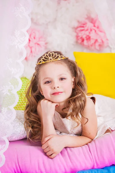 Kis gyönyörű hercegnő — Stock Fotó