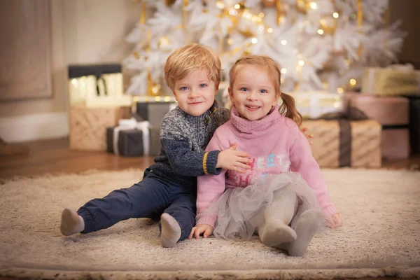 Grappige kerst tweeling — Stockfoto