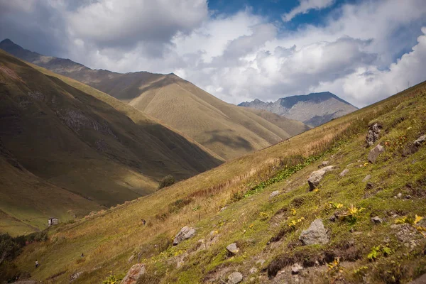Hermosas Montañas Del Valle Sno Pueblo Juta Paso Chaukhi Kazbegi — Foto de Stock