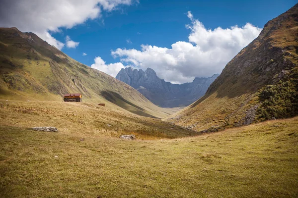 Hermosas Montañas Del Valle Sno Pueblo Juta Paso Chaukhi Kazbegi — Foto de Stock