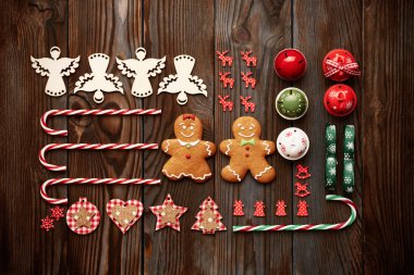 Yılbaşı süsleri ve zencefilli kurabiye