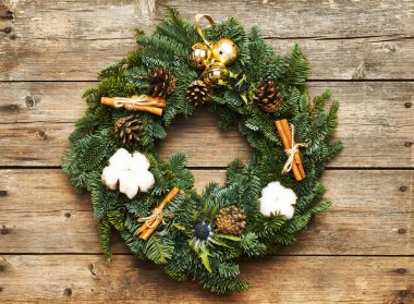 Madalyalı Noel çelengi