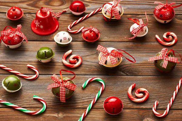 Boże Narodzenie jingle bells i cukierki — Zdjęcie stockowe