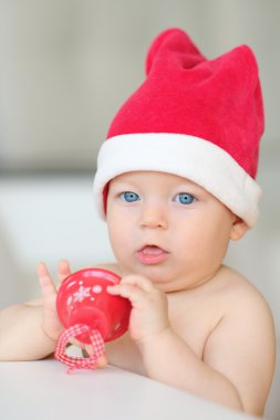 Noel Baba şapkalı erkek bebek