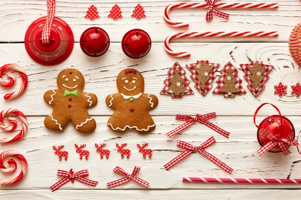 Decoraciones y galletas de jengibre — Foto de Stock