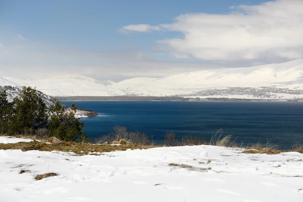 Lago Sevan en invierno —  Fotos de Stock