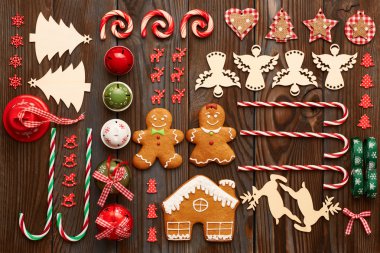 Yılbaşı süsleri ve çerezleri düz