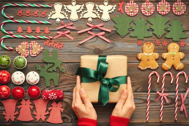 Eller üzerinde Noel hediyesi 