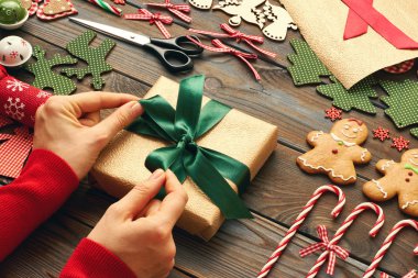 Eller üzerinde Noel hediyesi 