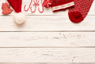 Çorap ve şapka ile Noel süsleri