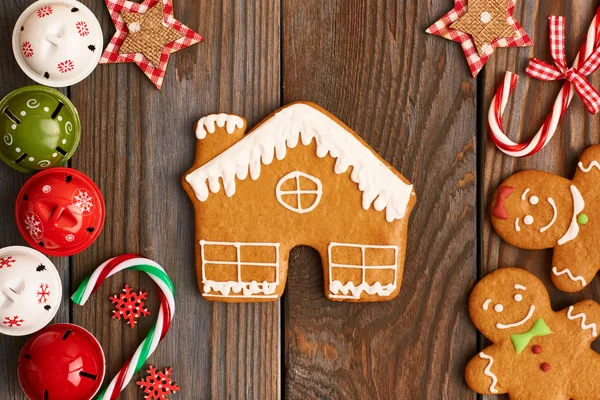 Weihnachten selbst gebackenes Lebkuchenhaus — Stockfoto