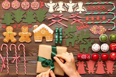 eller üzerinde Noel hediyesi 