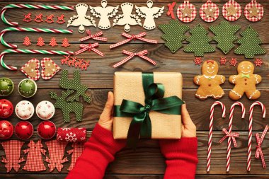 eller üzerinde Noel hediyesi 