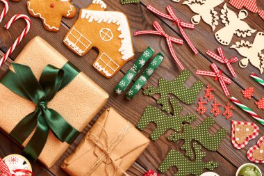 Noel hediyeleri ve süslemeler 