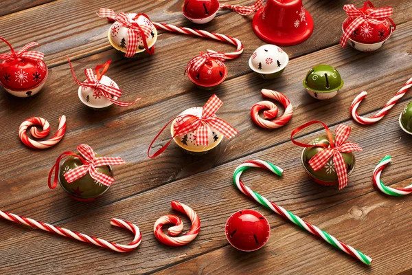 Sinos e bengalas doces — Fotografia de Stock