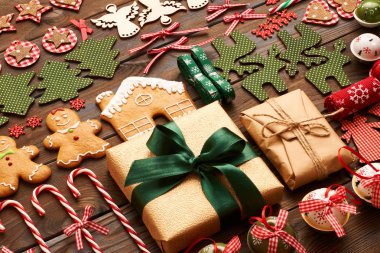 Yılbaşı süsleri ve hediyeleri 