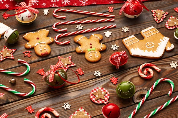 Vánoční cukroví a dekorace — Stock fotografie