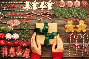 Eller üzerinde Noel hediyesi 