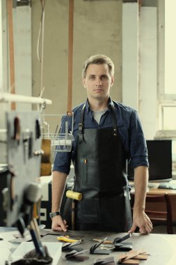Deri atölye sahibi