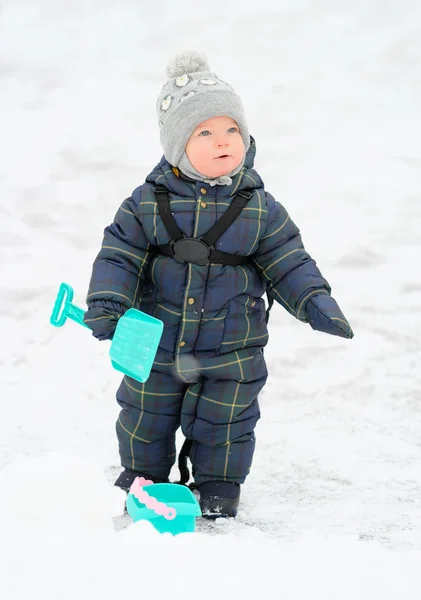 Portret zimowy toddler chłopiec — Zdjęcie stockowe