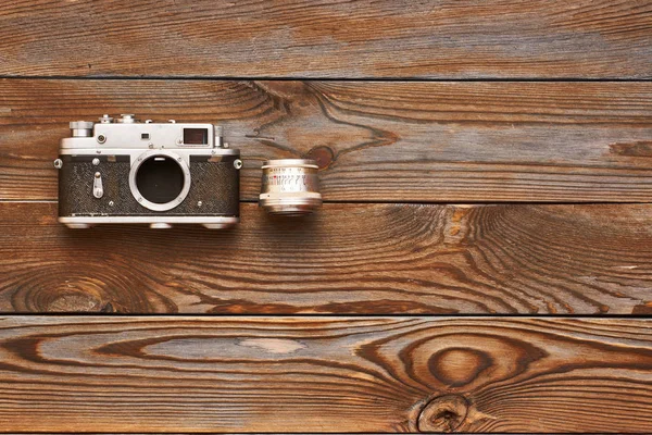 Винтажная камера и объектив — стоковое фото