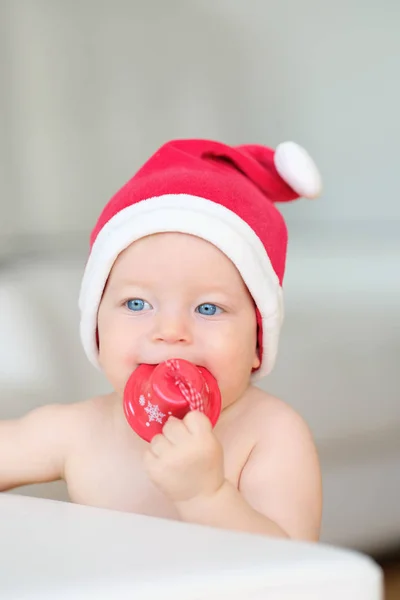 サンタ クロースの帽子の赤ん坊 — ストック写真